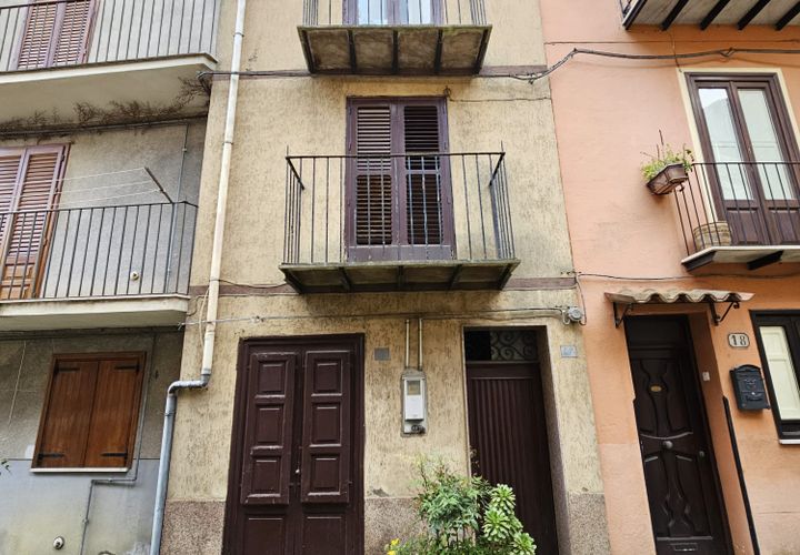 Landsbyhus i Isnello, Palermo, Isnello - € 24.000 | Ref: 10632 - foto 1